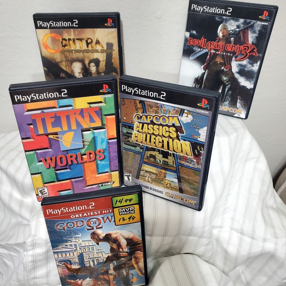 PS2: Tetris. God of War.  Contra Shattered Soldier. Capcom Classics Collection V